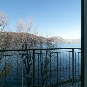 https://villa-olcio-al-lago.it-lombardy.com